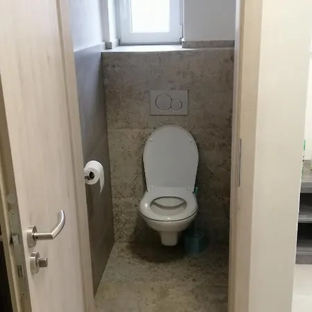 U Sv Valentyna S Virivkou Daire *